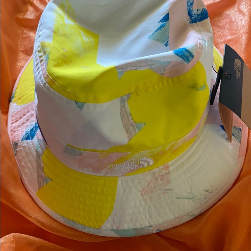 Bucket hat